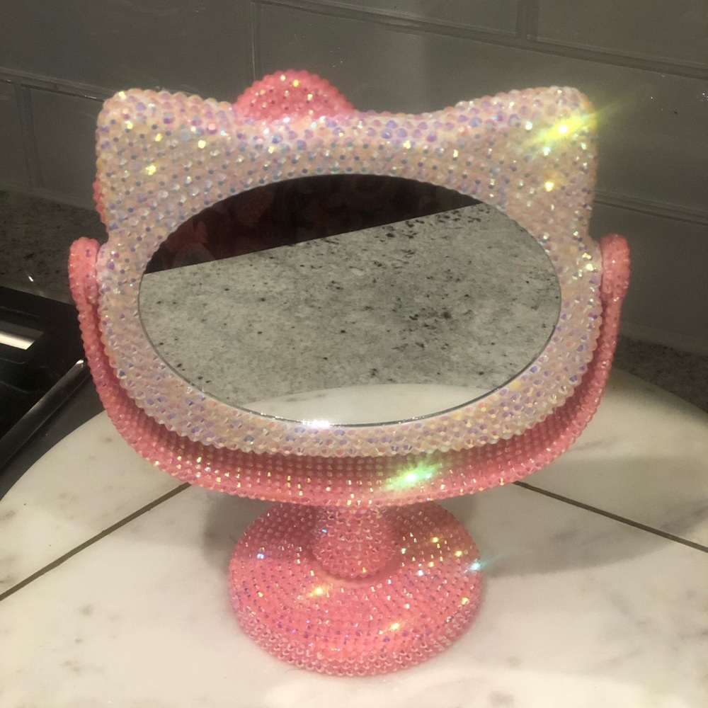 ✨NWT✨ Hello Kitty Crystal Sparkle Bedazzled Table Top Stand Mirror - Picture 4 of 11